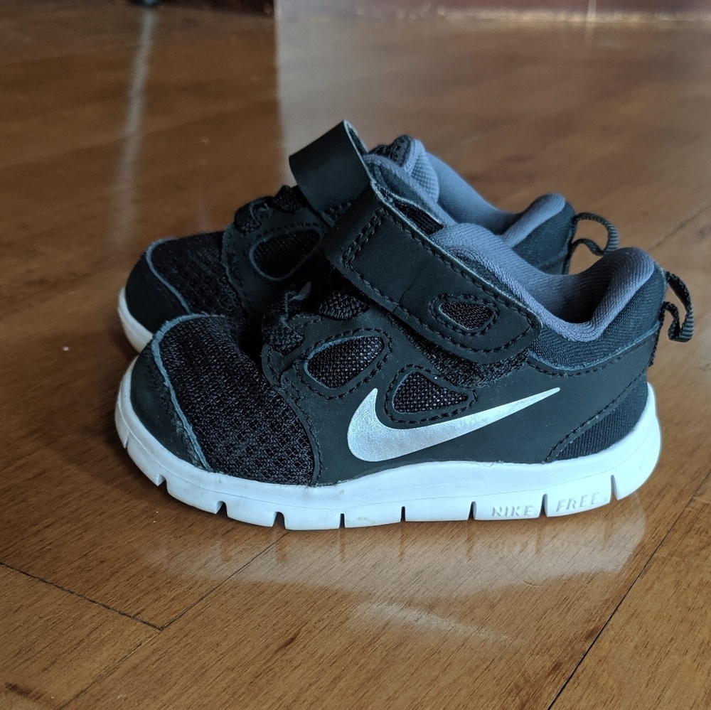 Nike shoes size 4